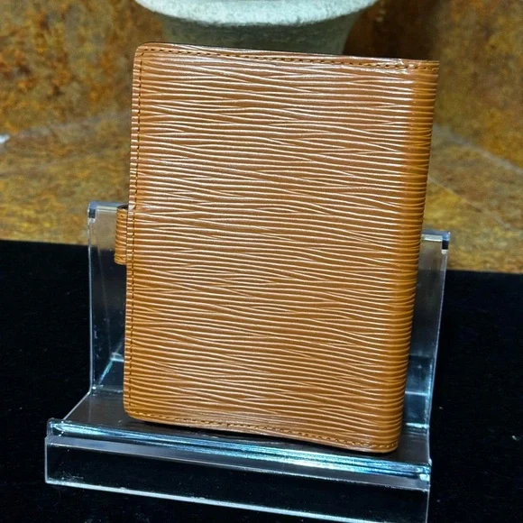 ‼️SOLD‼️ Louis Vuitton Tan Agenda/Passport Holder, EUC - Picture 2 of 6